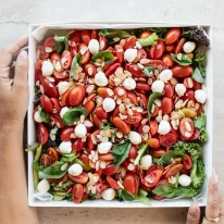 סלט עגבניות שרי