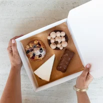 מארז קינוחים מהויטרינה