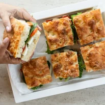 מגש כריכי פוקאצ'ה