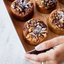 מגש עוגות מייפל, קינמון ואגוזים