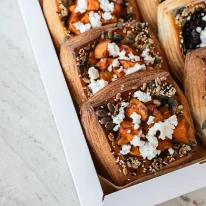 ⁦מגש קרואסון מלוח⁩ – תמונה ⁦2⁩