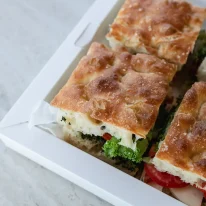 ⁦מגש כריכי פוקאצ'ה⁩ – תמונה ⁦4⁩