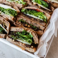 ⁦מגש כריכים מפנק⁩ – תמונה ⁦2⁩