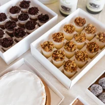 ⁦הרמת כוסית מתוקה במשרד- 12 איש⁩ – תמונה ⁦3⁩