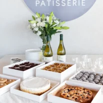 ⁦הרמת כוסית מתוקה במשרד- 12 איש⁩ – תמונה ⁦4⁩